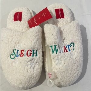 White‎ Fuzzy Slippers with Colorful Embroidery
